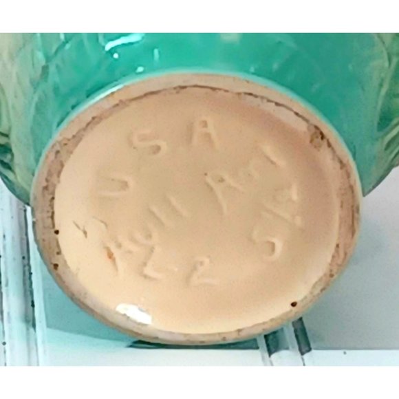 Hull Art Pottery Water Lily 2-Handled  Amphora Vase L-1 5 1/2” Vtg 1950’s Decor - Picture 7 of 8